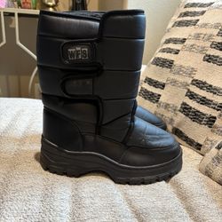 Men’s Snow Boots Size 7