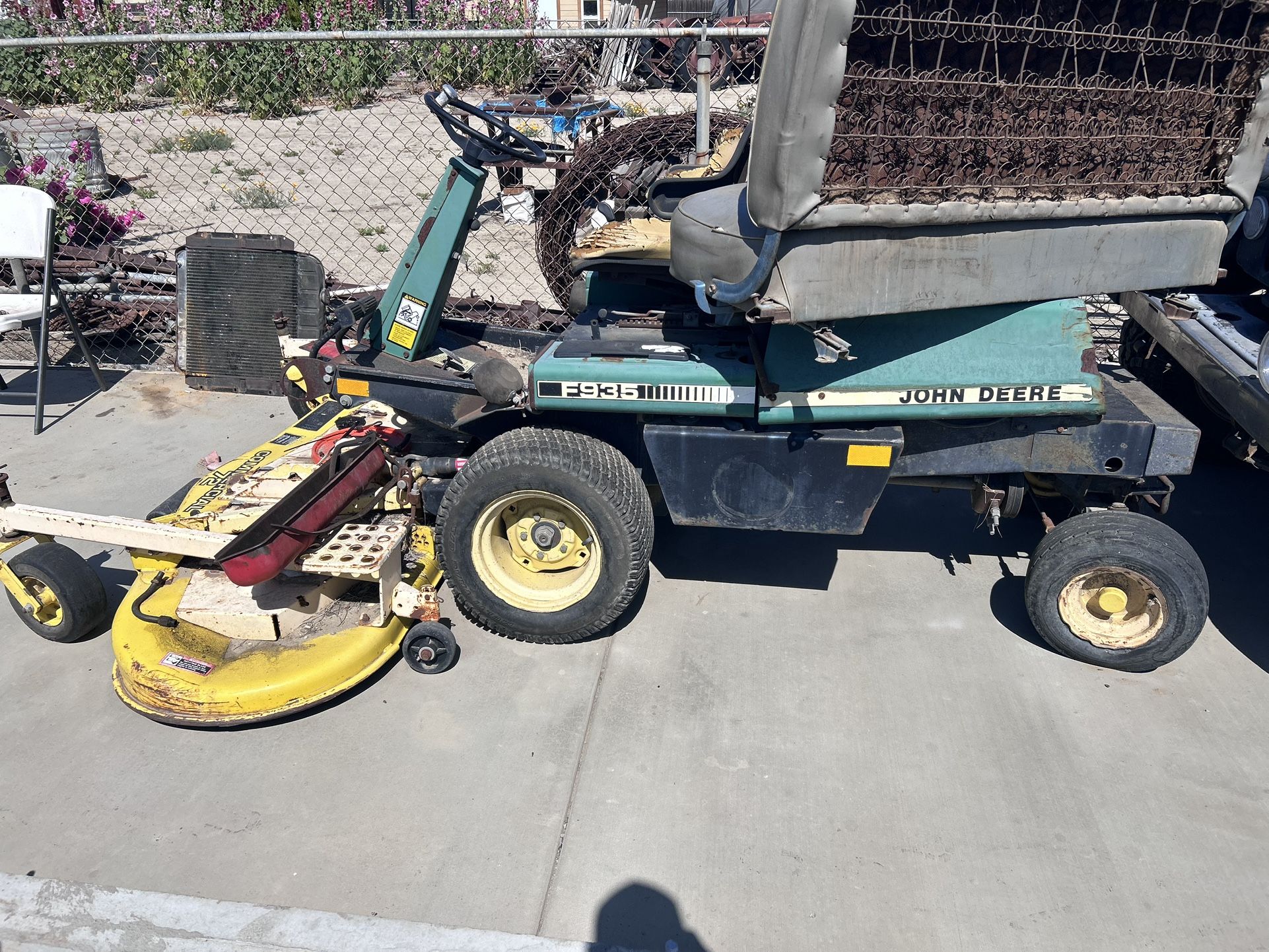 F935 John Deer Mower
