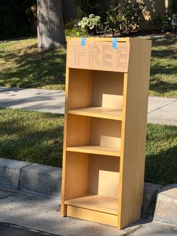 Free bookshelf