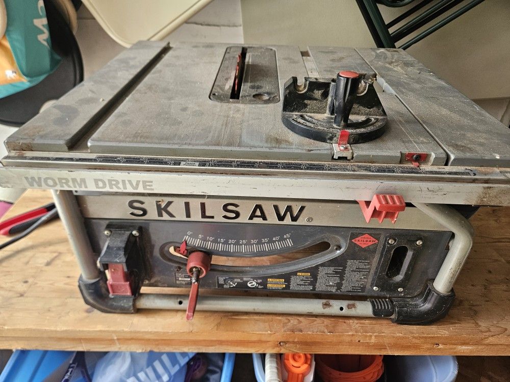 Skilsaw Portable Table Saw 10" - spt70wt