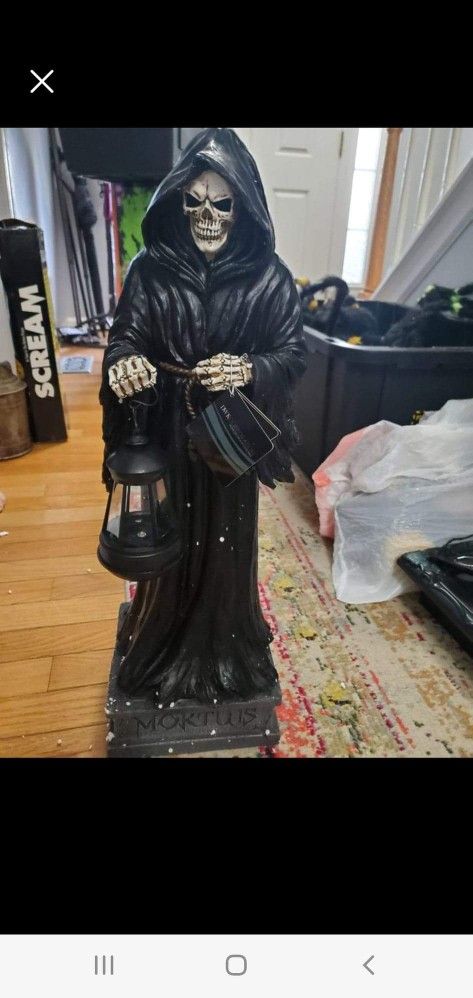 Reeper Statue