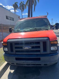 2013 ford E-250  V8 cargo van