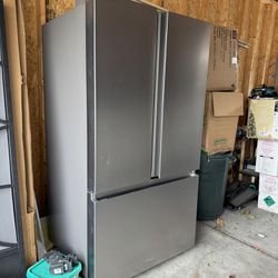 HISENSE 26.6-cu ft French Door Refrigerator with Ice Maker (Fingerprint Resistant Stainless Steel) ENERGY STAR