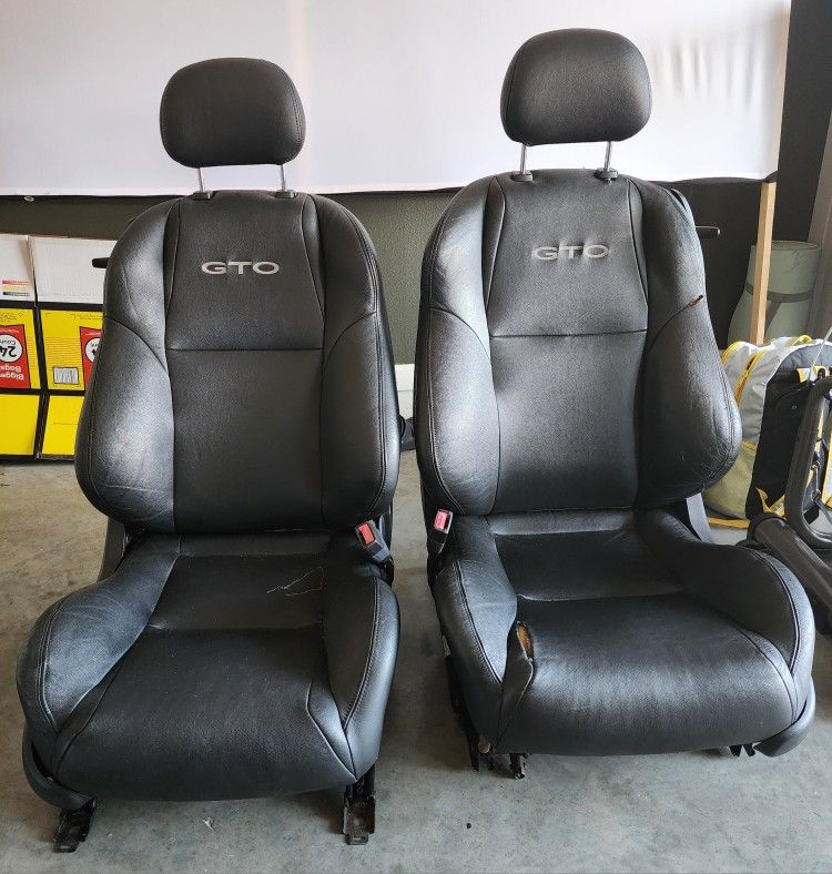 GTO 2004-2006 Front Seat