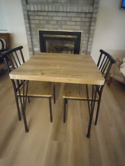 Cafe table & 2 chairs