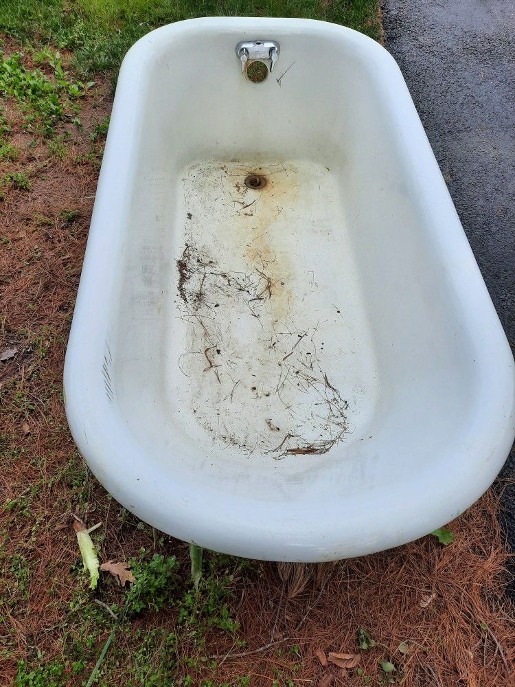 Old Clawfoot Tub 1900s