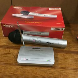 Memorex Wireless Handheld Microphone & Receiver Karaoke set 