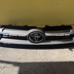 2017-2019 TOYOTA HIGHLANDER GRILLE W/RADAR OEM