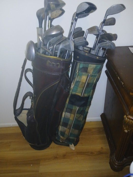To vintage golf.
Bags and a lot's Vintage clubs