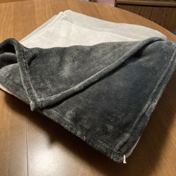 Christian Siriano Oversized Reversible Blanket, Light Grey And Dark Grey, New, 58”W x 70”L