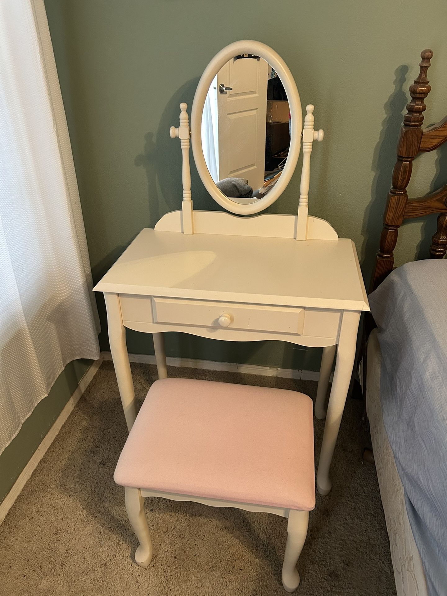Make up vanity and stool