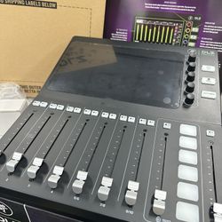 Mackie DLZ Creator Digital Mixer 