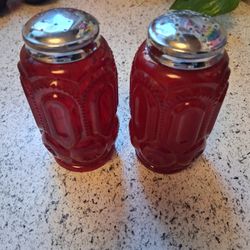 Vintage LE Smith Moon And Stars Ruby Red Salt And Pepper Shakers