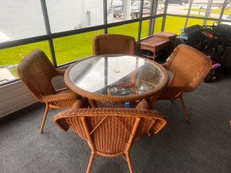 Hampton Bay wicker patio set EXCELLENT CONDITION