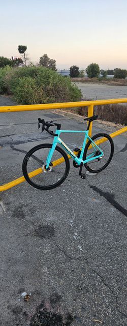 BIANCHI 2024 YTB4DU572K CARB INFINITO DISC ULTEGR024 YTB4DU572K CARB INFINITO DISC ULTEGRA DI2 12SP CP USA
Datos generalesA JI2 12SP CP USA
