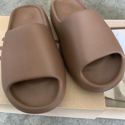 Adidas Yeezy Slide “Flax” Slide Men’s Size 10 Brand New DS 