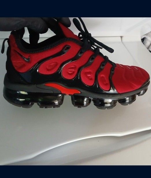 NIKE VAPORMAX...SIZE 9 MEN'S...NO TRADE