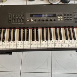 Yamaha S80 Synthesizer Keyboard 