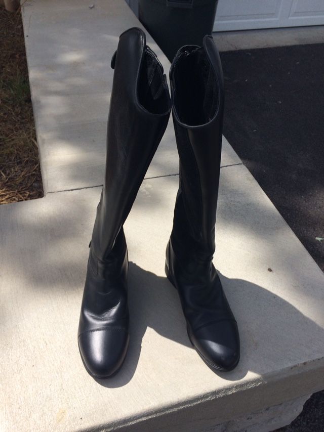 Ariat Women’s Equestrian Riding Boots 9B LIKE NEW Never Worn