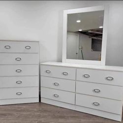 Dresser Whit Mirror And Chest ***** Cómoda Con Espejo Y Gavetero 