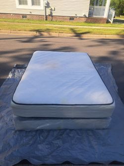 THICK FULL SIZE MATTRESS AND BOX SPRING