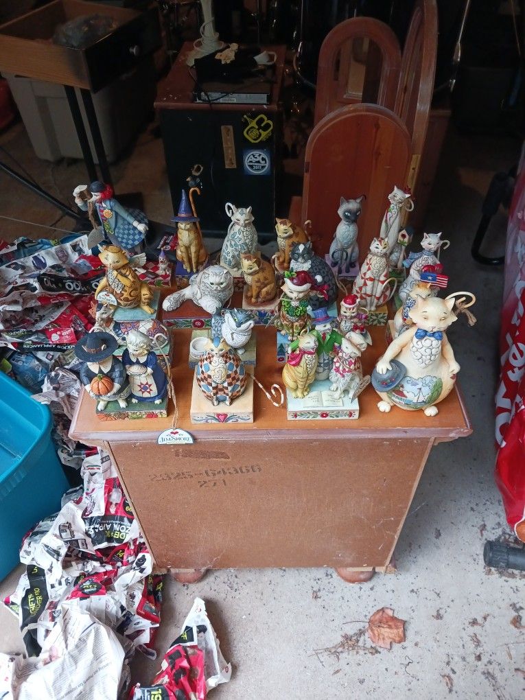 21 Jim Shore Cat Statues
