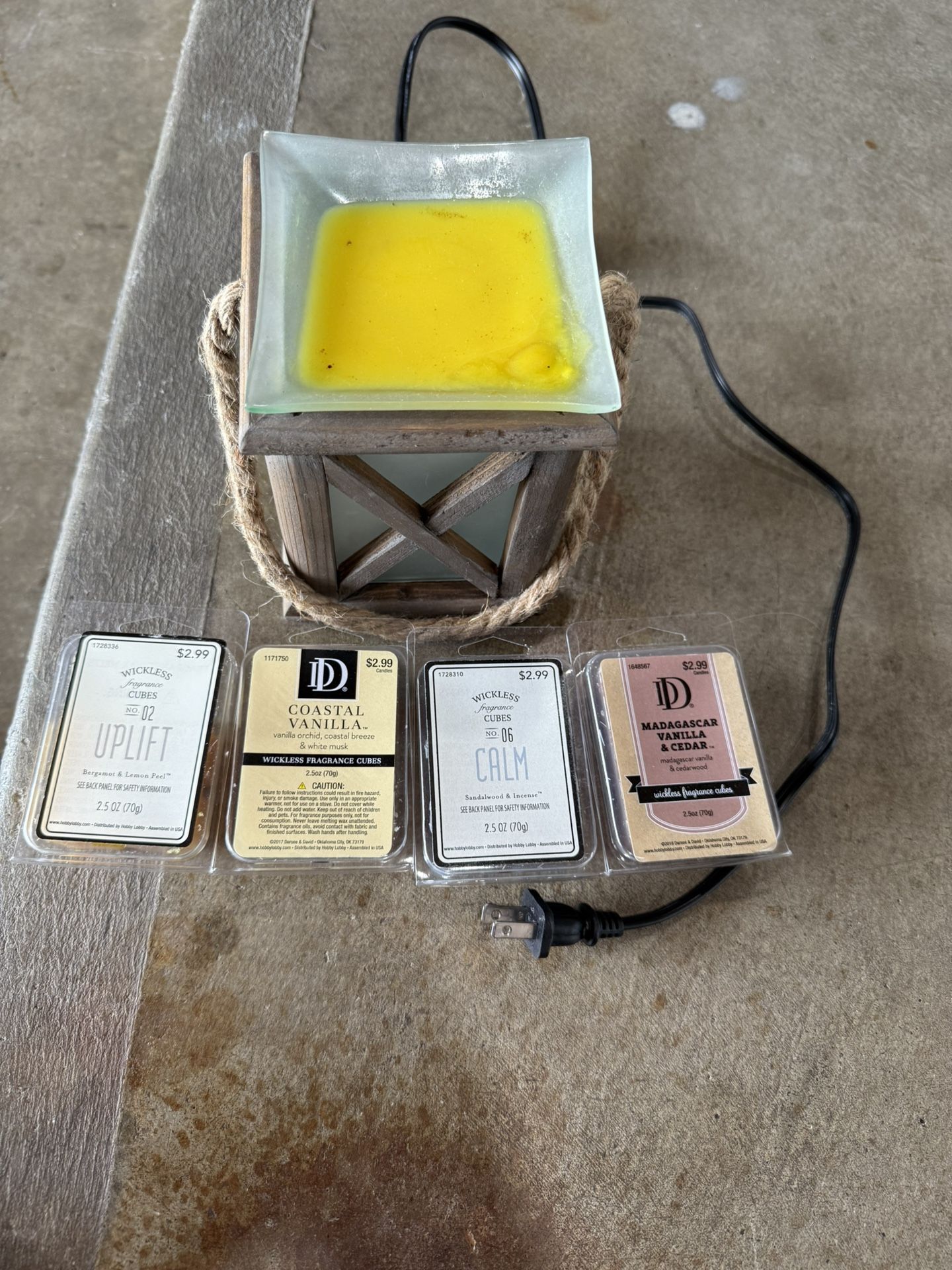 Light Diffuser With Wickless Cubes