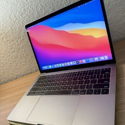 Mackbook Pro 2017  used like new 329 Cycles 