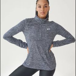 $38✨️Never Worn🎀 WOMEN'S 👚UNDER ARMOUR 👚 HeatGear Tech 1/2 zip shirt. Size M/L👚