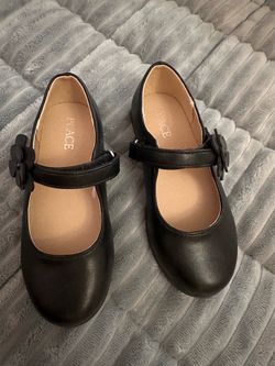 Girls size 10 black dress shoe never worn
