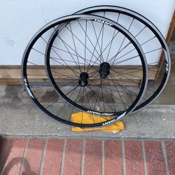 Set Of Giant Road Wheels 700 CC Trade For…..