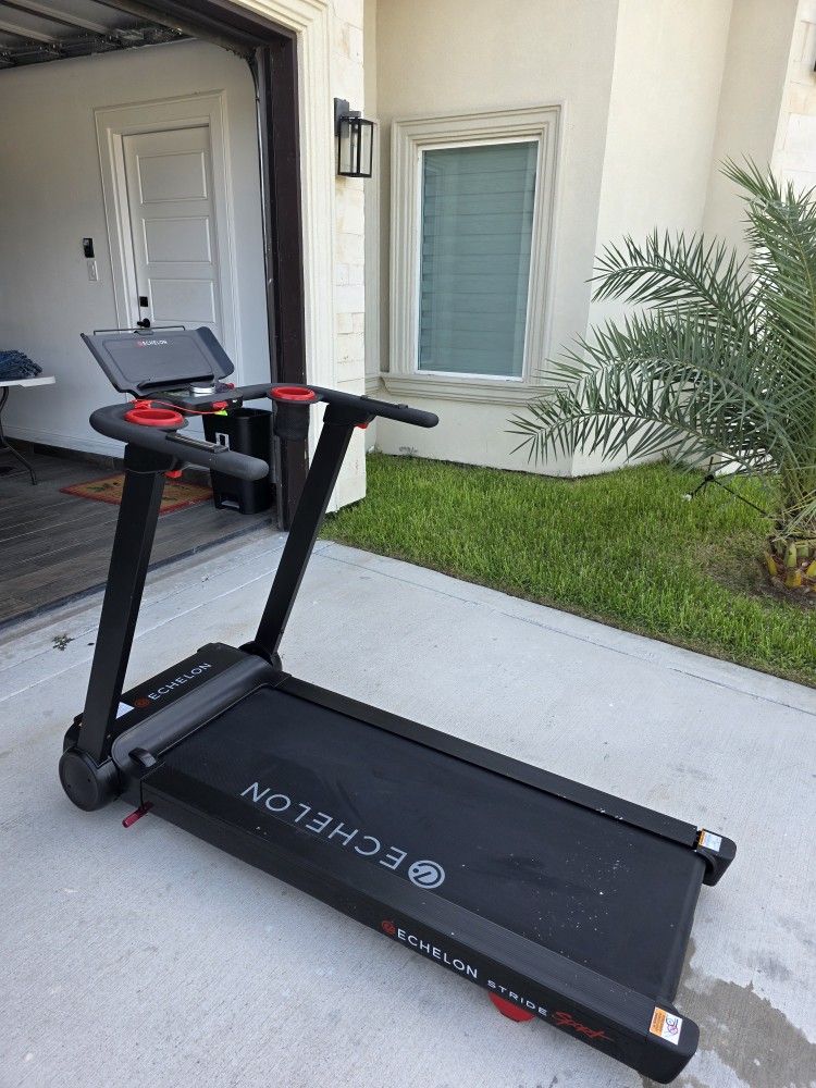 Echelon Treadmill (12 Incline) Folds Completely For Storing Under Bed Or Against Wall!