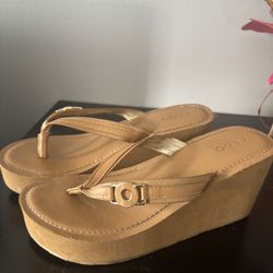 ALDO PLATFORM SANDALS SIZE 8