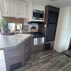 Fully Renovated 2018 Keystone Hideout 29BKS Bunk Room Travel Trailer