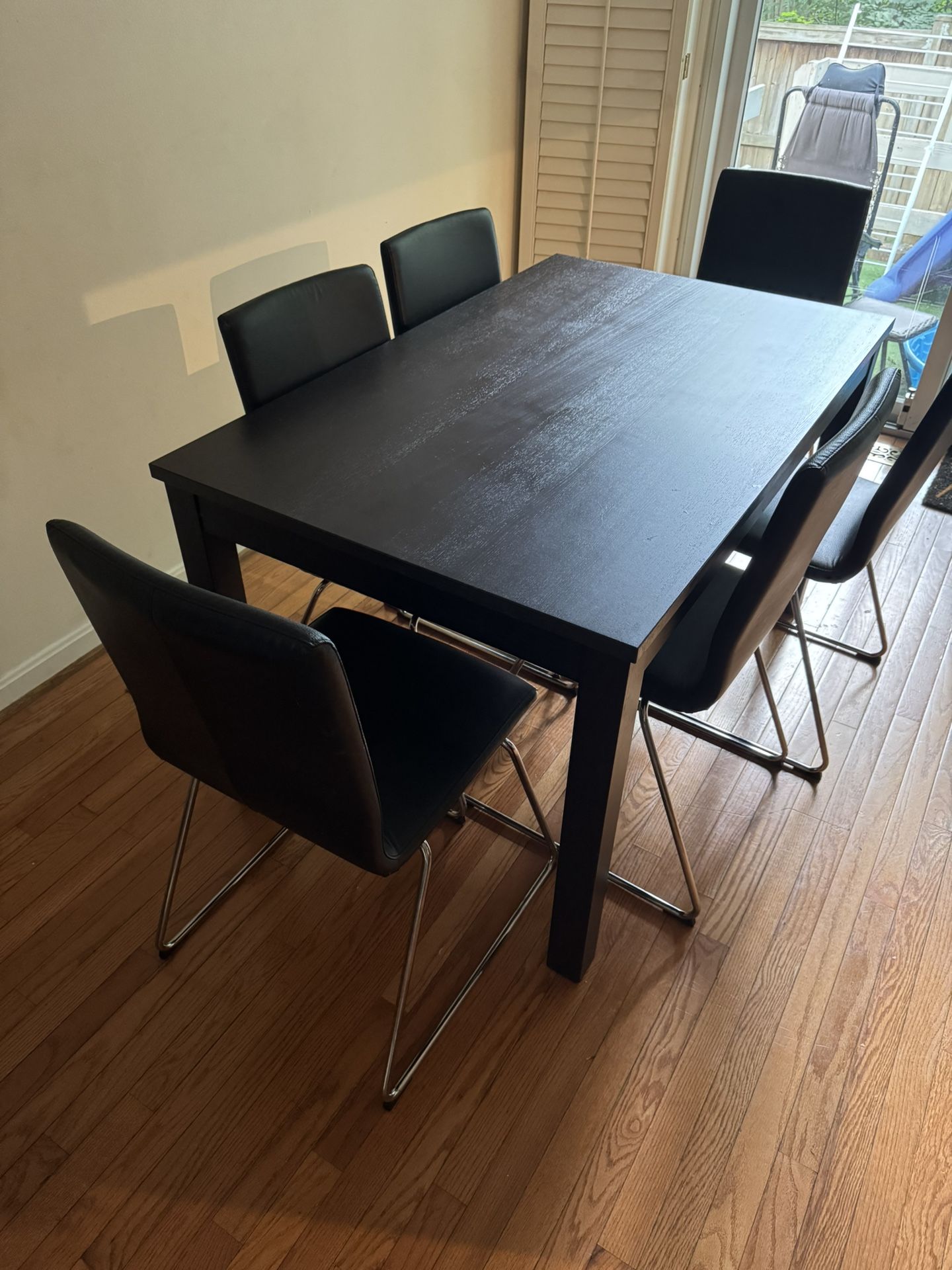 Extendable Dining Table with 6 chairs