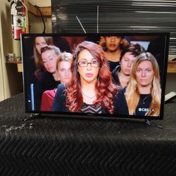 32 Inch Samsung Smart Really Nice Tv Comes With Remote Control Shows Great Picture Works Perfect Guaranteed 