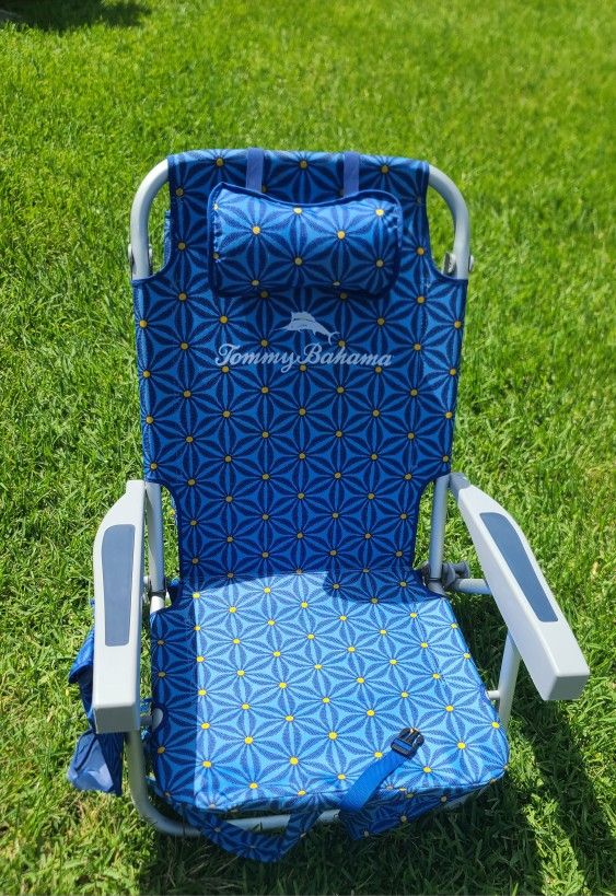 Tommy Bahama Bech Chair Like New , Lay Flat, Backpack 