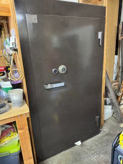 Sportsman Steel Large Safe by Sargent & Greenleaf