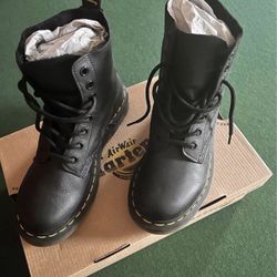 Doc Martens - 1460 WOMEN'S PASCAL VIRGINIA LEATHER BOOTS Size 6