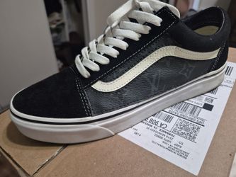 Vans/ Louie V