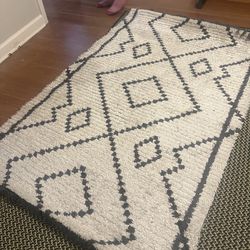 Rug and runner set in