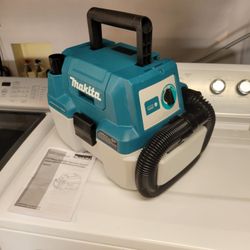 Makita Cordless Vacuum 