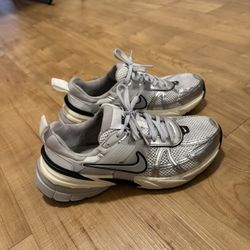 Nike V2K sneakers Size 6 