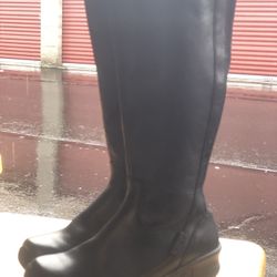 Keen Bern Baby Bern II Women s Black Leather Tall Zip Boots Size 5 for Sale in Covington WA OfferUp