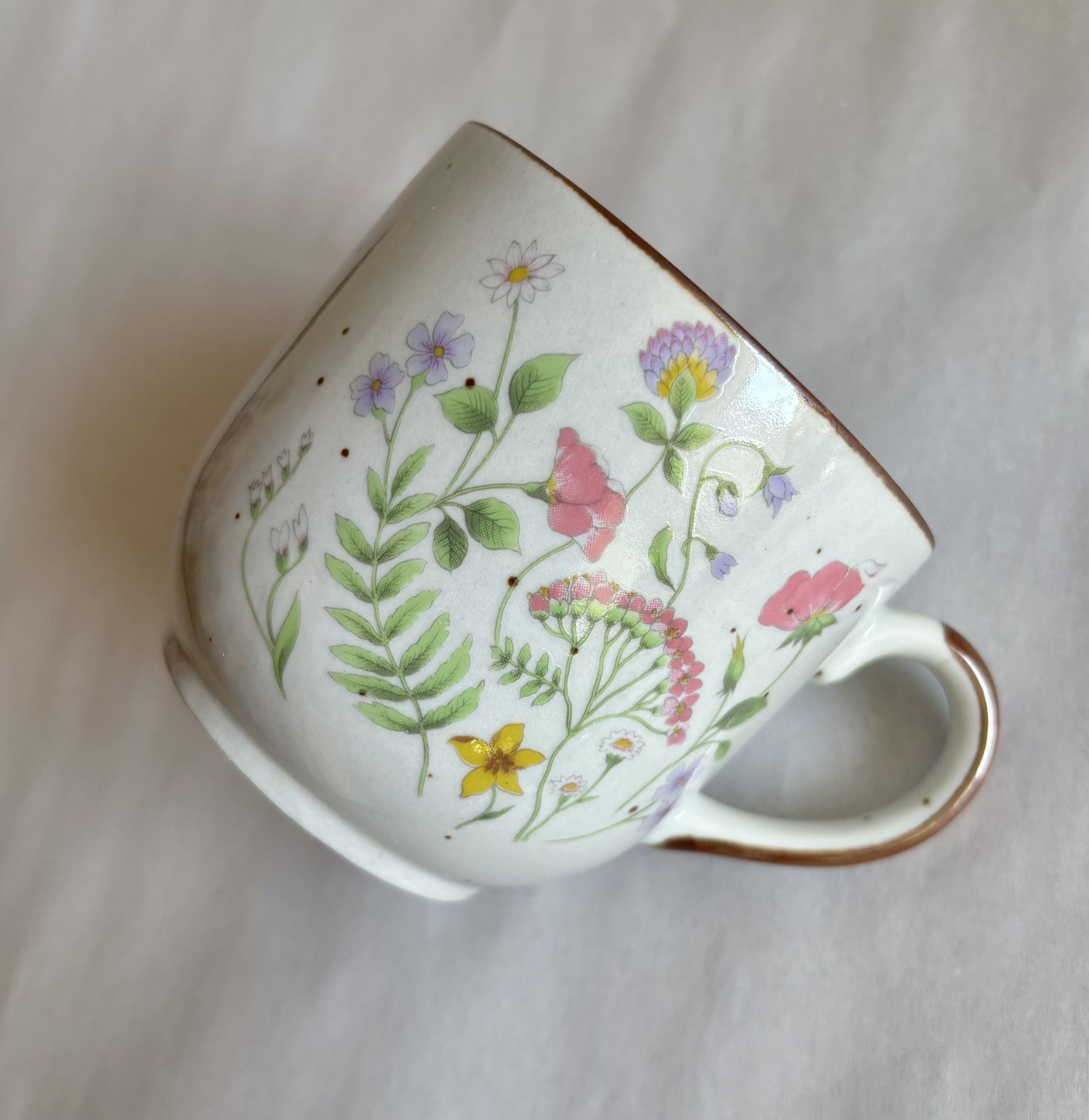 Vintage 10-oz Speckled Stoneware Floral Mug