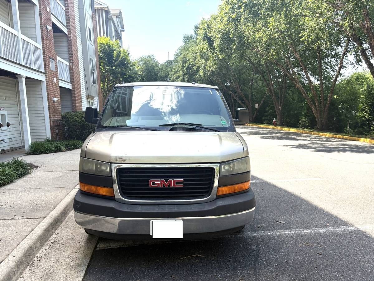 2011 GMC Savana