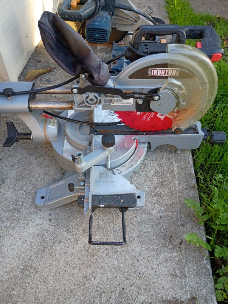 Sliding Compound Miter Saw