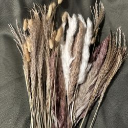 Dried Pampas Grass & Artificial Plant Decor