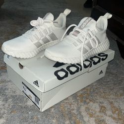 Women’s   7 1/2 Adidas 