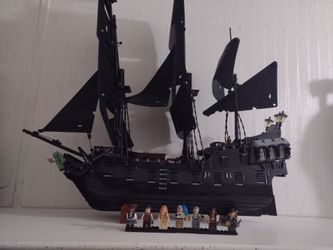 Lego black pearl with all mini figs